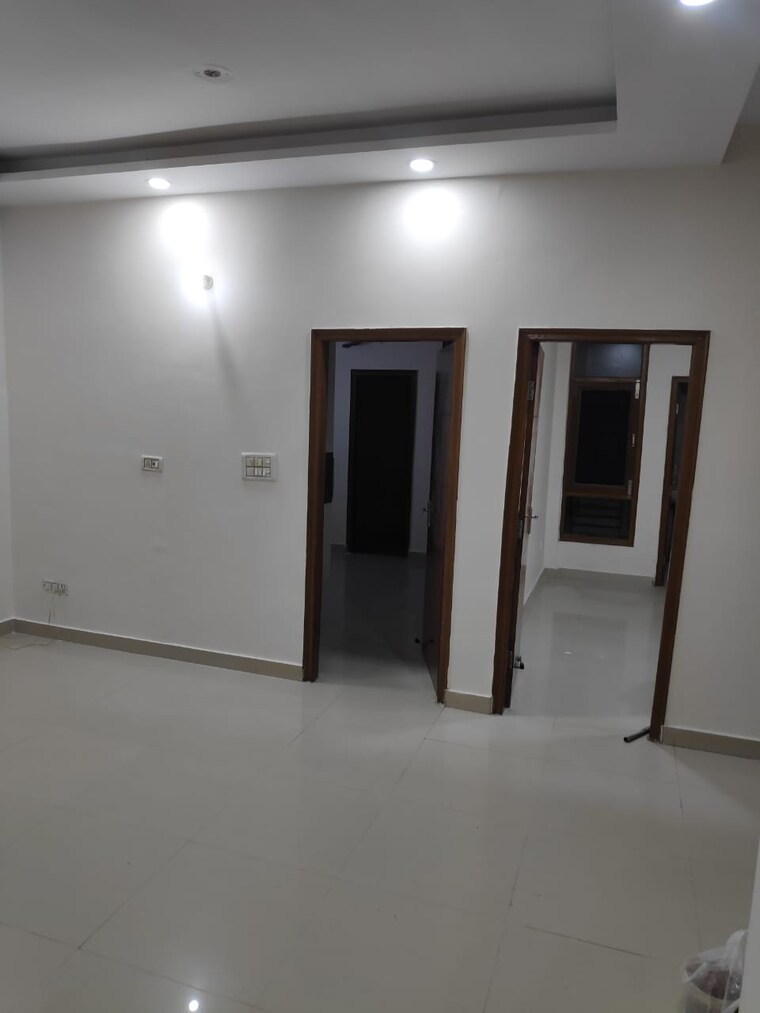 Room, royale-waterfront 4 Bedroom 900 Sq.Ft. Independent House In Patiala Road Zirakpur 8593873