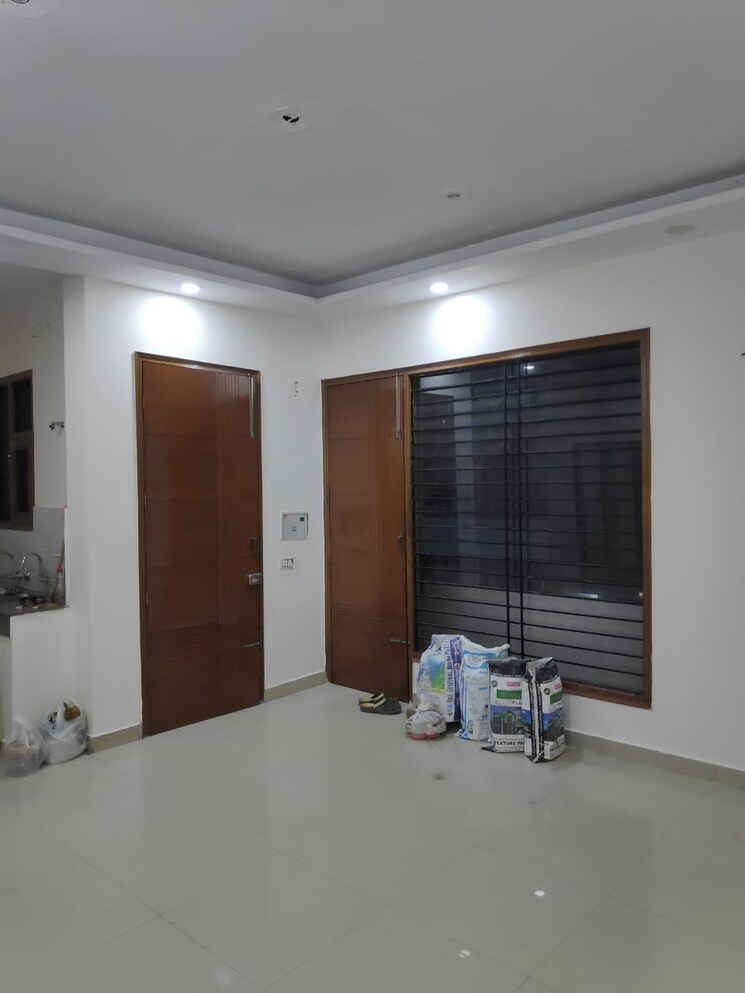 Room, royale-waterfront 4 Bedroom 900 Sq.Ft. Independent House In Patiala Road Zirakpur 8593873