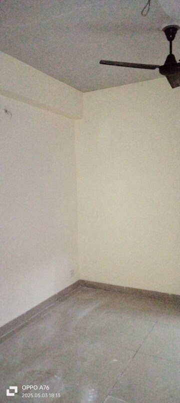 Room in 2 BHK Apartment at Ajnara Integrity, Raj Nagar Extension – for Rent