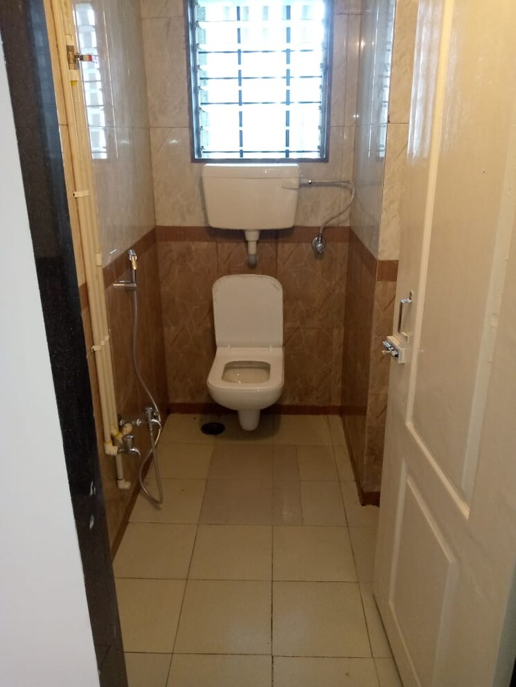 Bathroom, goregaon west 1 Bedroom 420 Sq.Ft. Apartment In Goregaon West Mumbai 8593881