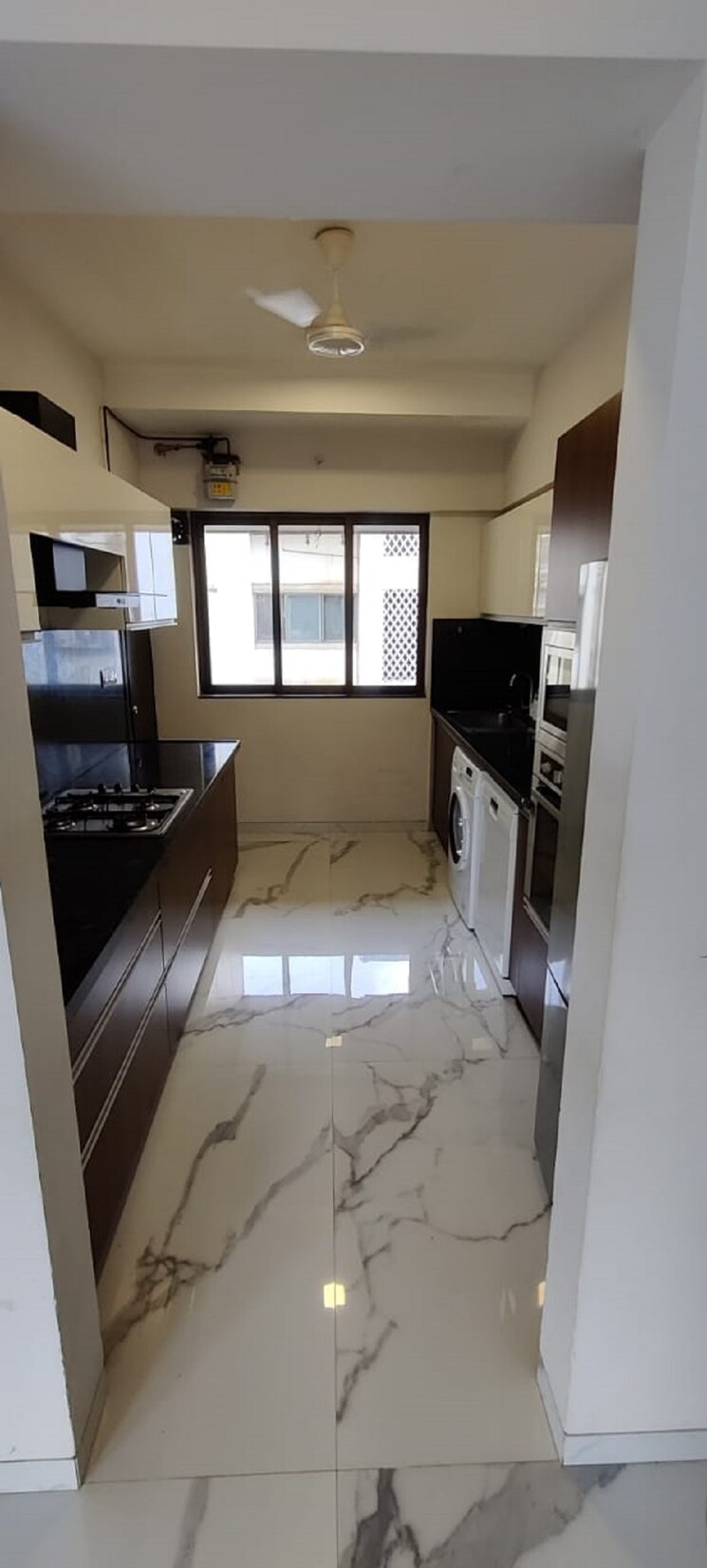 Team Area, khar west 4 Bedroom 1400 Sq.Ft. Apartment In Khar West Mumbai 8593911