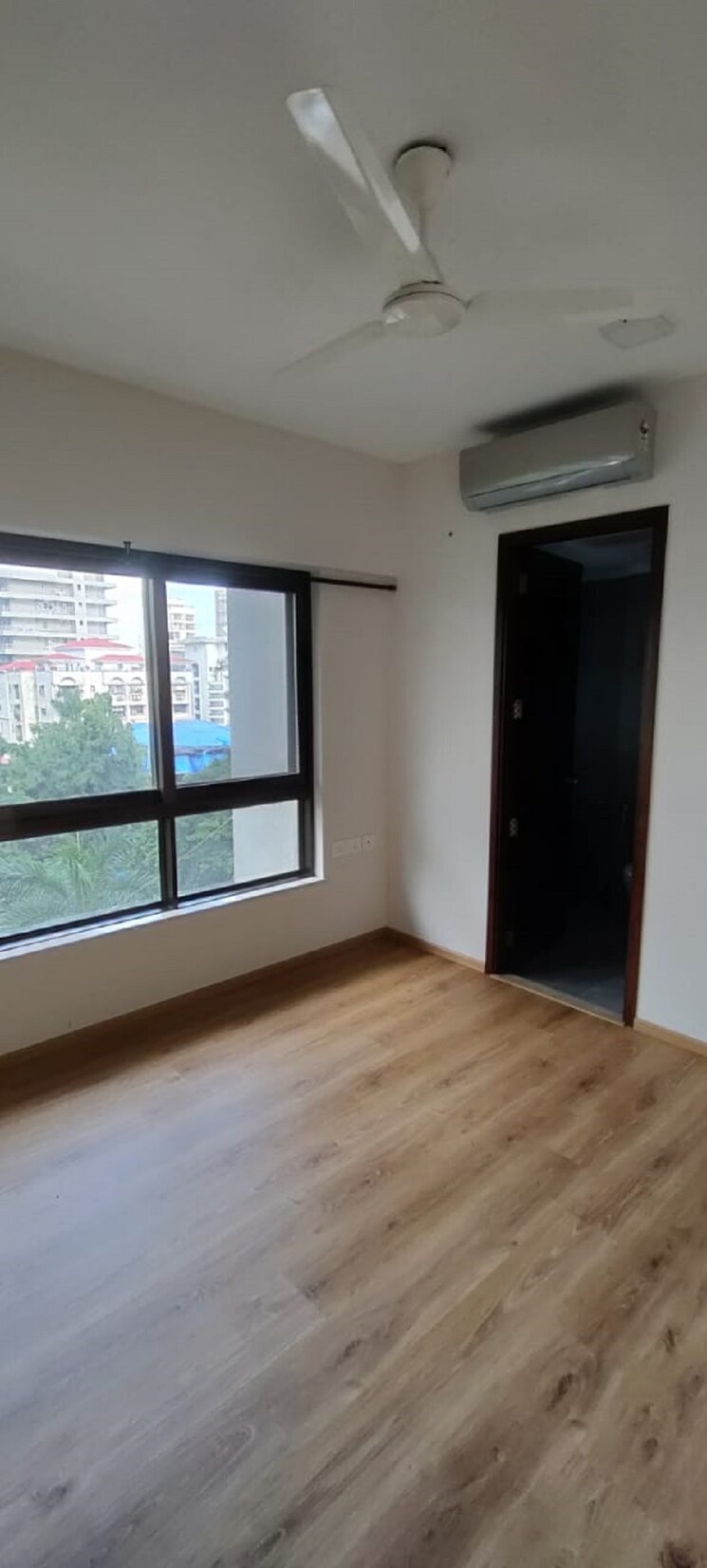 Room, khar west 4 Bedroom 1400 Sq.Ft. Apartment In Khar West Mumbai 8593911