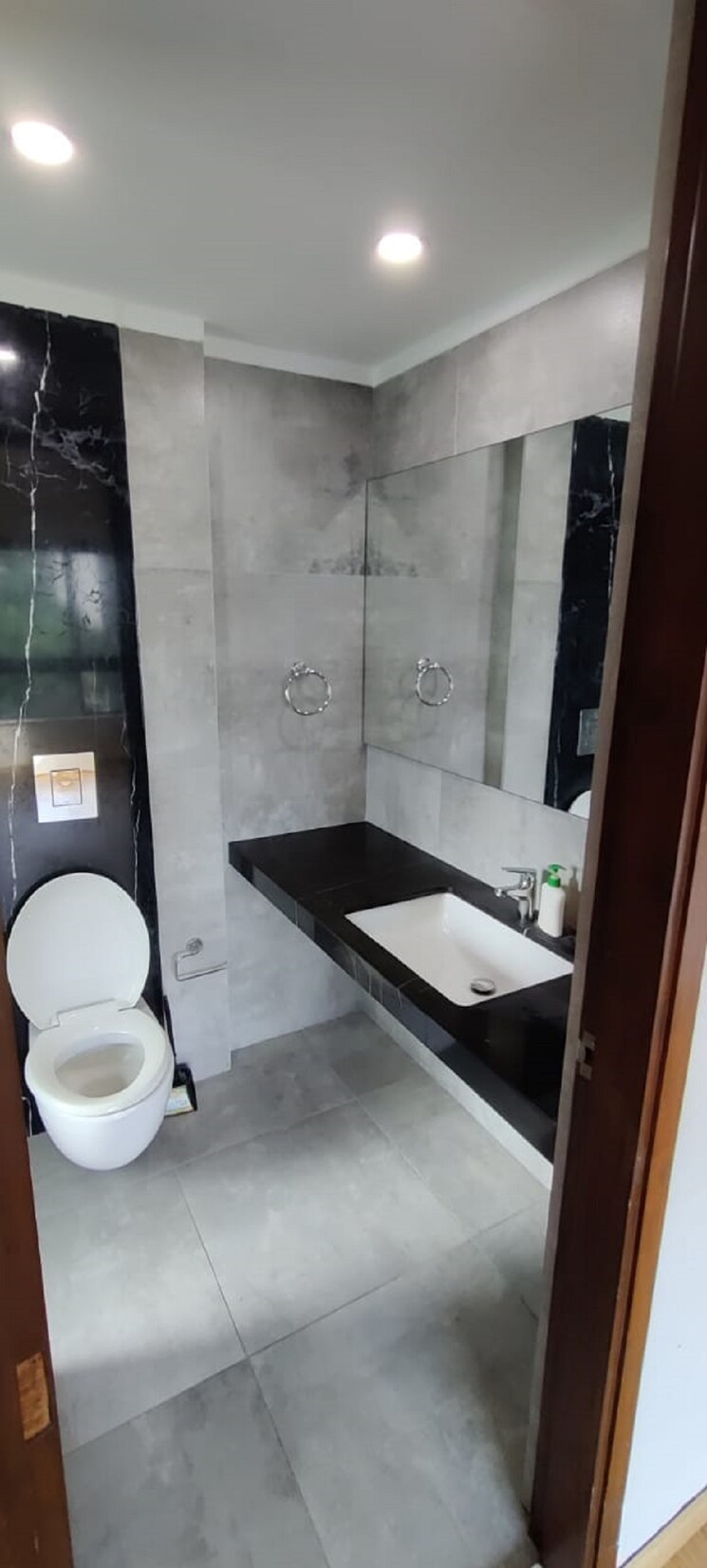 Bathroom, khar west 4 Bedroom 1400 Sq.Ft. Apartment In Khar West Mumbai 8593911