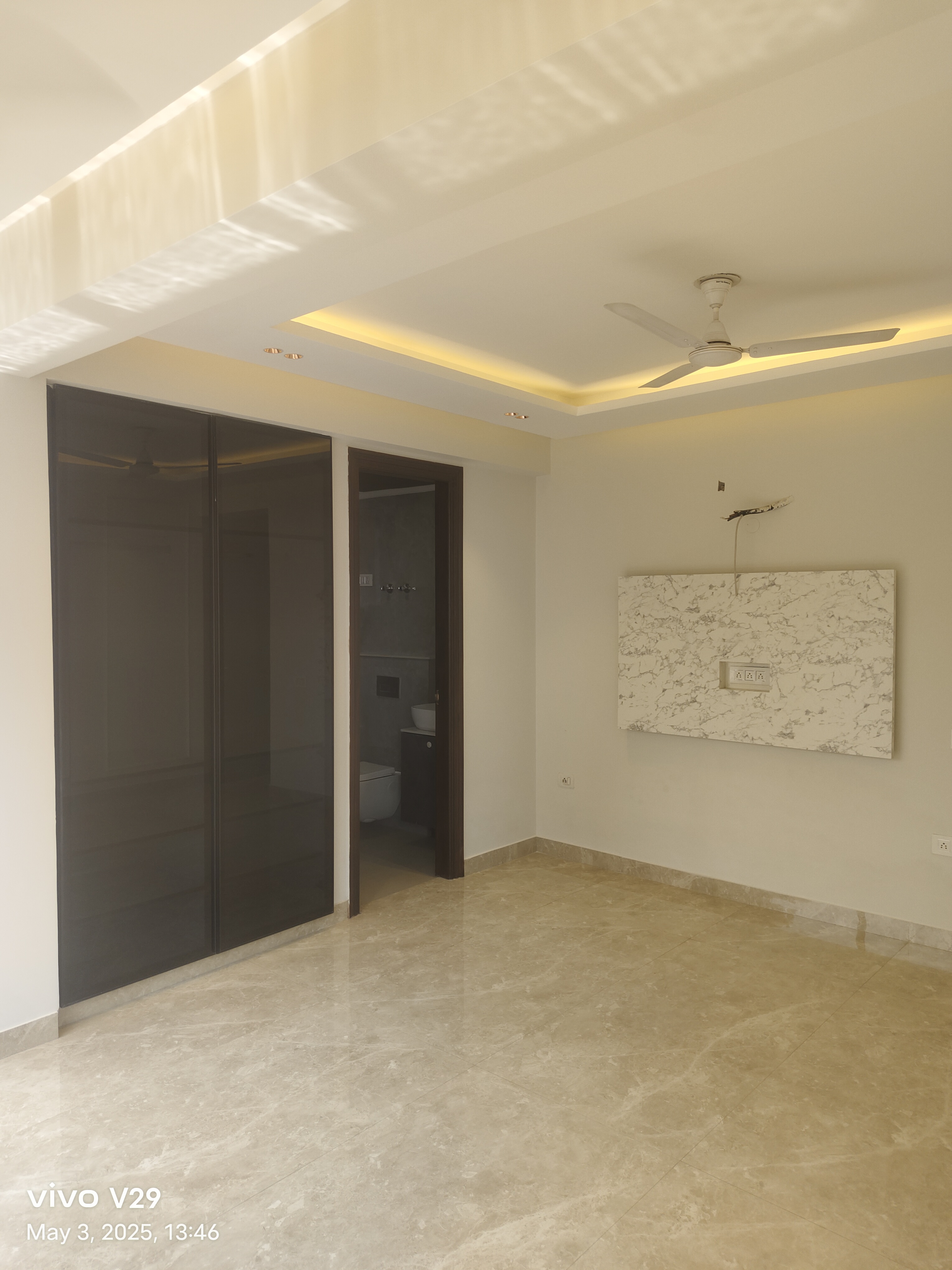 3 BHK + Servant Room,Extra Room Apartment For Sale in Swaran Villa Friends Apartments