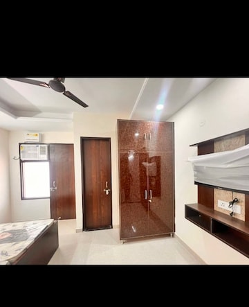 Bedroom in 2 BHK Builder Floor at SAS Tower, Sector 38 – for Rent