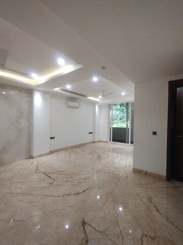 Furnished Amenities in 3 BHK Builder Floor at Ansal Sushant Lok I, Sector 43 – for Sale