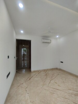 Furnished Amenities in 3 BHK Builder Floor at Ansal Sushant Lok I, Sector 43 – for Sale