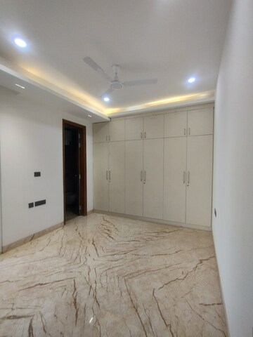 Furnished Amenities in 3 BHK Builder Floor at Ansal Sushant Lok I, Sector 43 – for Sale