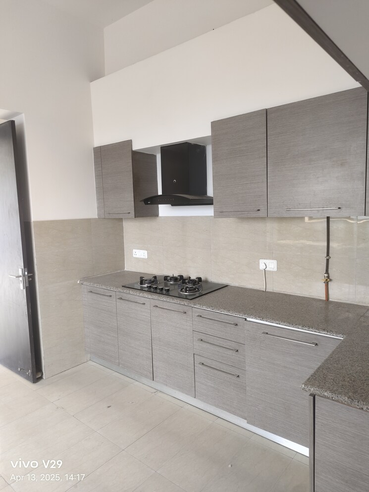 Kitchen, paras-quartier 4 Bedroom 5350 Sq.Ft. Apartment In Gwal Pahari Gurgaon 8593953