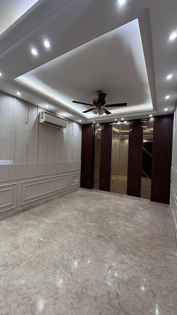 Room in 4 BHK Builder Floor at Ansal Sushant Lok I, Sector 43 – for Rent