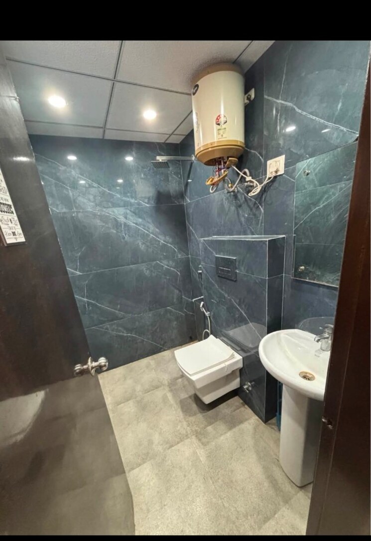 Bathroom, rwa-residential-society 2 Bedroom 2200 Sq.Ft. Builder Floor In Sector 40 Gurgaon 8593959