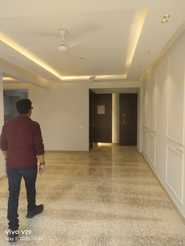 Room in 3 BHK Builder Floor at Unitech South City 1, South City 1 – for Rent