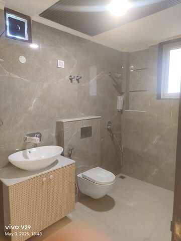 Bathroom in 3 BHK Builder Floor at Unitech South City 1, South City 1 – for Rent