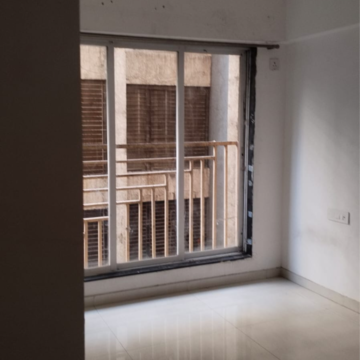 Room in 2 BHK Apartment at Vikhroli East – for Rent