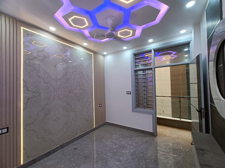 Room, uttam nagar west 3 Bedroom 80 Sq.Yd. Builder Floor In Uttam Nagar West Delhi 8594027