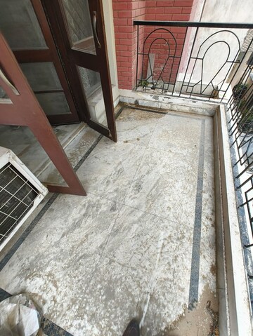 Balcony in 2 BHK Builder Floor at Sector 54 – for Rent