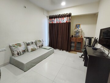 Master Bedroom in 2 BHK Apartment at Vihang Garden, Pokhran Road No One – for Rent