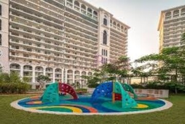 Swimming Pool in 3 BHK Apartment at DLF The Skycourt, Sector 86 – for Rent