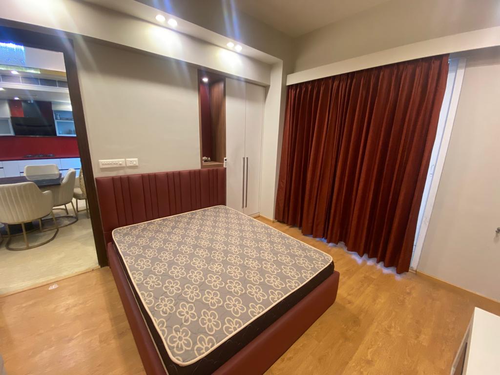 4 BHK + Servant Room,Extra Room 4425 Sq.Ft. Apartment in Mahagun Mezzaria