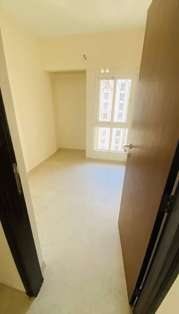 Room in 1.5 BHK Apartment at Dosti West County Phase 4 Dosti Pine, Balkum Pada – for Rent