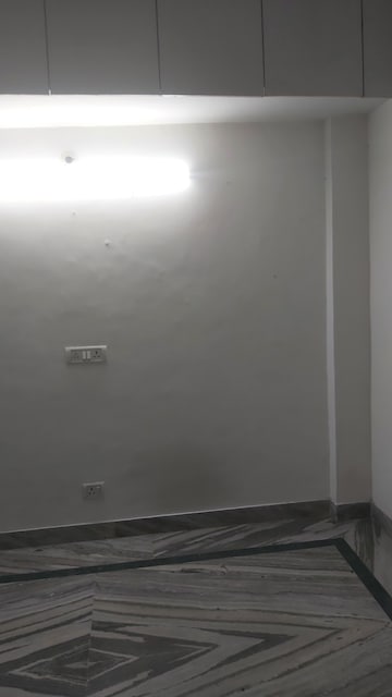 Room in 1.5 BHK Builder Floor at Mayur Vihar – for Rent
