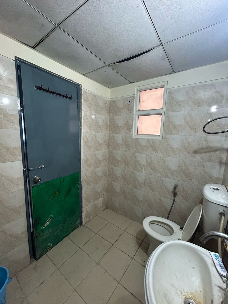 Bathroom, alpha-1-rwa 3.5 Bedroom 100 Sq.Mt. Independent House In Alpha 1 Greater Noida Greater Noida 8594315