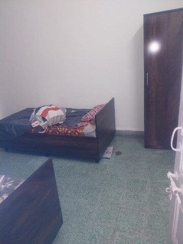  Pg For Rent in Satyam Building Khar, Khar West