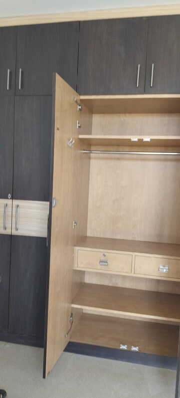 Furnished Amenities in 3.5 BHK Apartment at Gomti Nagar – for Sale