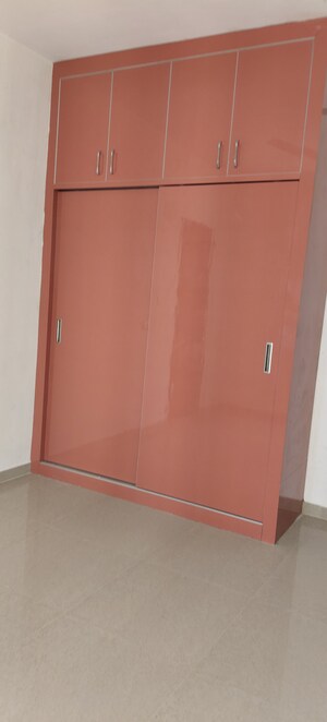 Room in 3.5 BHK Apartment at Gomti Nagar – for Sale