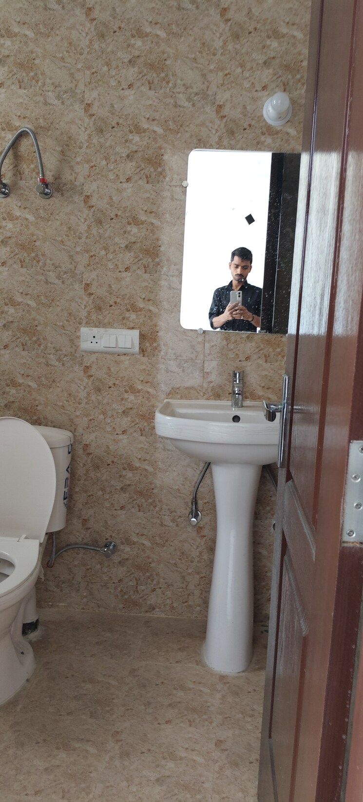 Attached Bathroom, gomti nagar 3.5 Bedroom 1575 Sq.Ft. Apartment In Gomti Nagar Lucknow 8594405