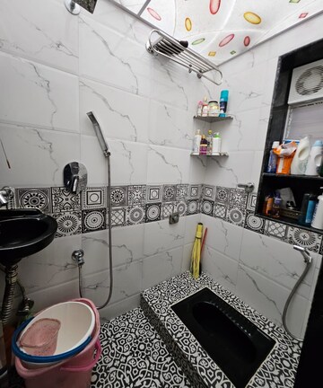 Master Bedroom in 2 BHK Apartment at Best Complex Andheri West, Andheri West – for Rent