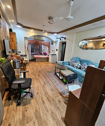 Master Bedroom in 2 BHK Apartment at Best Complex Andheri West, Andheri West – for Rent