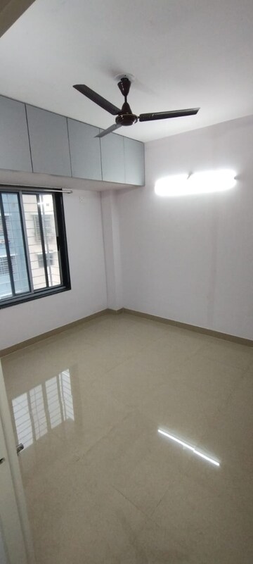 Room in 1 BHK Apartment at Goregaon West View CHS, Goregaon West – for Rent