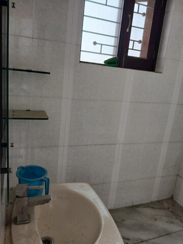 Bathroom in 1.5 BHK Builder Floor at Sector 9 – for Rent