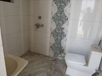 Bathroom in 1.5 BHK Builder Floor at Sector 9 – for Rent