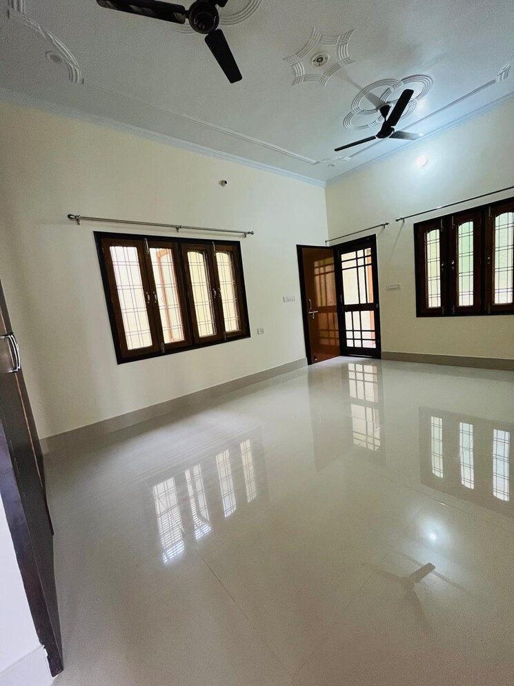 Room, jankipuram 4 Bedroom 2000 Sq.Ft. Apartment In Jankipuram Lucknow 8594538