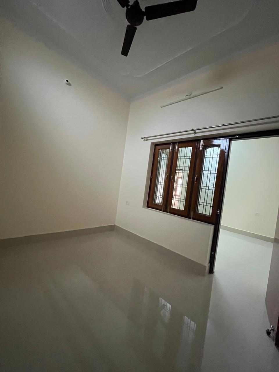 4 BHK + Pooja Room Apartment For Rent in Jankipuram