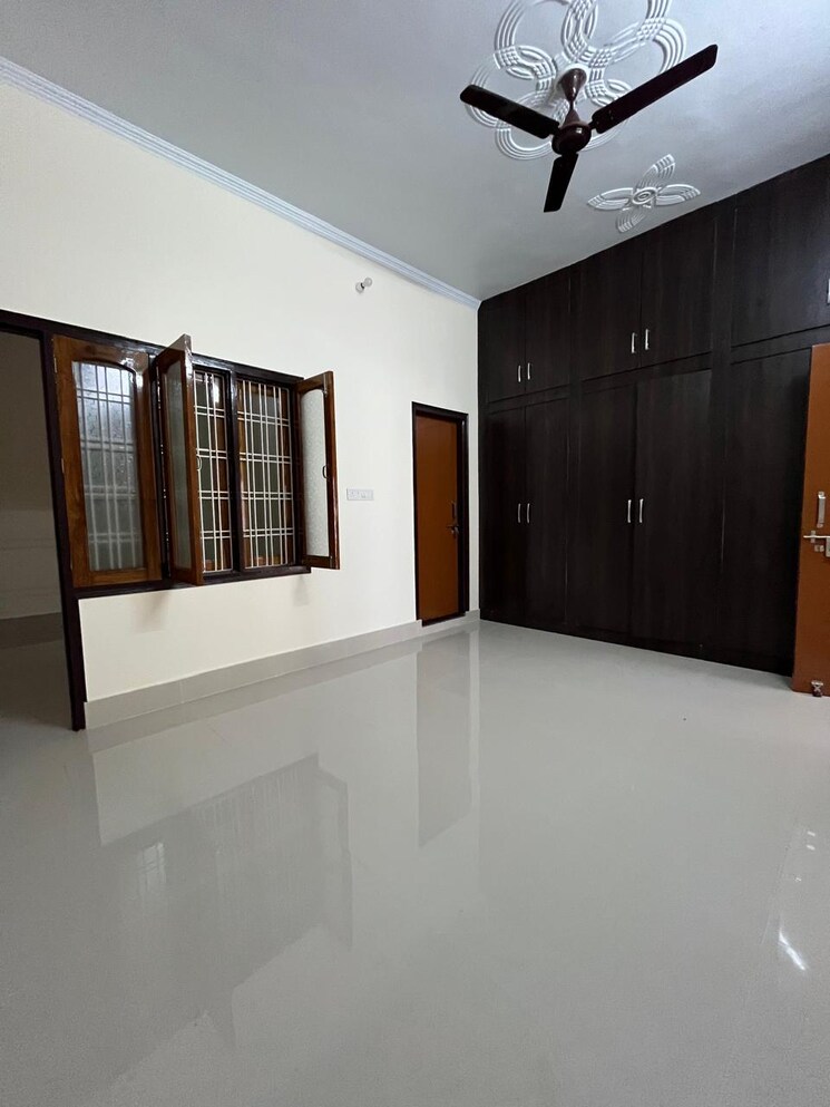 Room, jankipuram 4 Bedroom 2000 Sq.Ft. Apartment In Jankipuram Lucknow 8594538