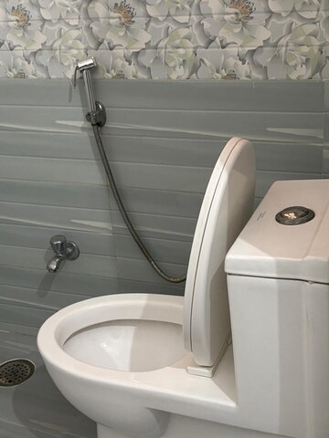 Bathroom in 3 BHK Apartment at Jankipuram – for Rent