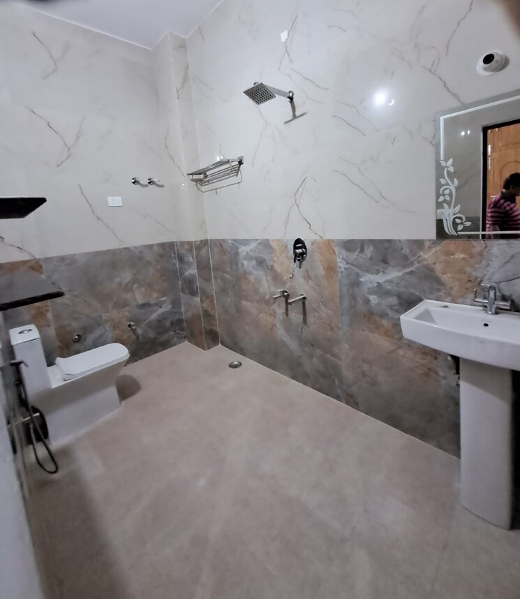 Nearby, indira nagar 3 Bedroom 1800 Sq.Ft. Independent House In Indira Nagar Lucknow 8594544