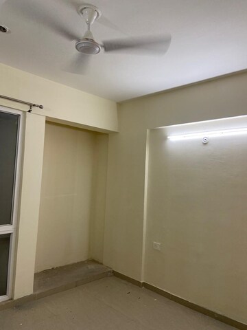 Room in 3 BHK Apartment at Migsun Vilaasa, Eta Ii Greater Noida – for Rent
