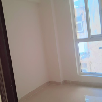Room in 2 BHK Apartment at Signature Global Proxima, Sector 89 – for Rent