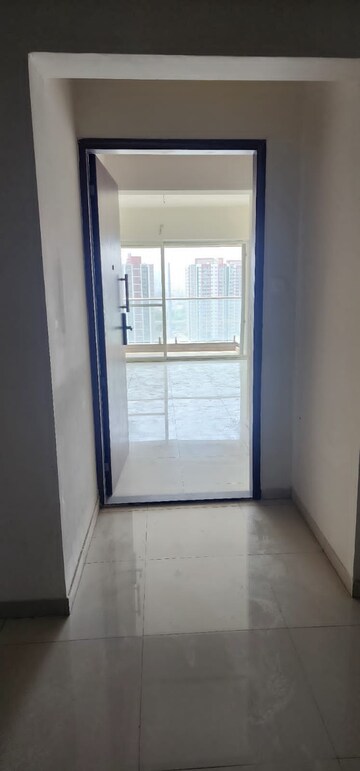 Room in 3 BHK Apartment at Mantra Monarch, Balewadi – for Rent
