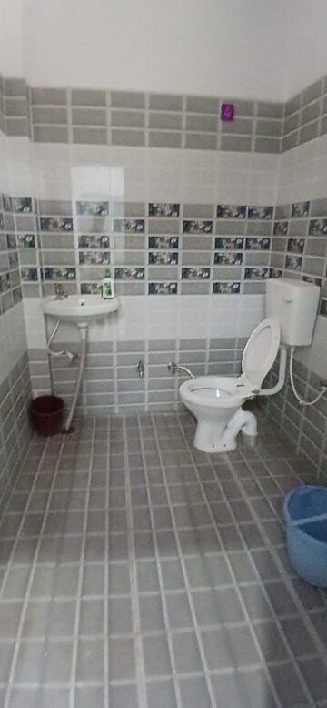 Master Bedroom in 3 BHK Apartment at Omaxe Heights Gomti Nagar, Gomti Nagar – for Rent