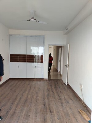 Room in 3.5 BHK Apartment at Emaar Palm Gardens, Sector 83 – for Sale