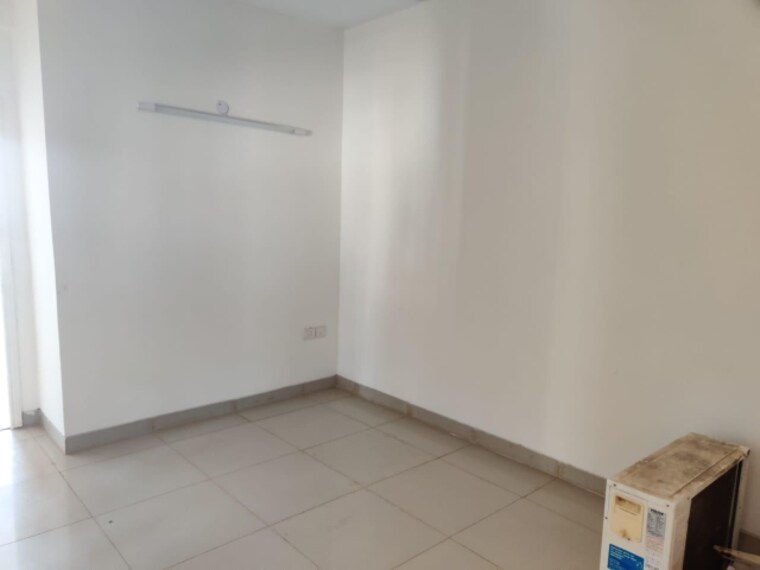 Room, emaar-palm-gardens 3.5 Bedroom 1900 Sq.Ft. Apartment In Sector 83 Gurgaon 8594688