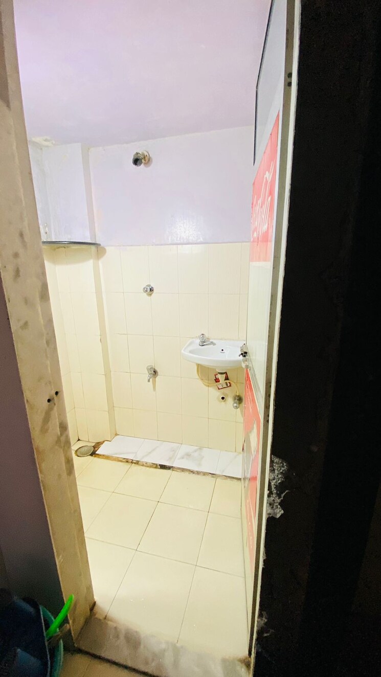 Bathroom, kurla-jaihind-buddha-vikas-chs 1.5 Bedroom 350 Sq.Ft. Apartment In Kurla Mumbai 8594709