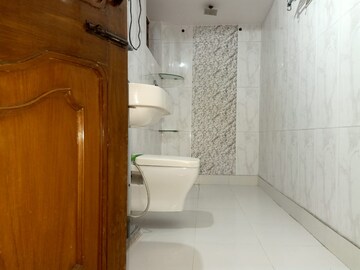 Attached Bathroom in 3 BHK Builder Floor at Pitampura – for Rent
