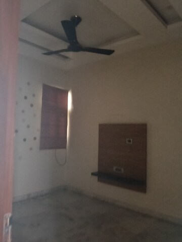 Room in 3 BHK Builder Floor at Sector 15 – for Rent