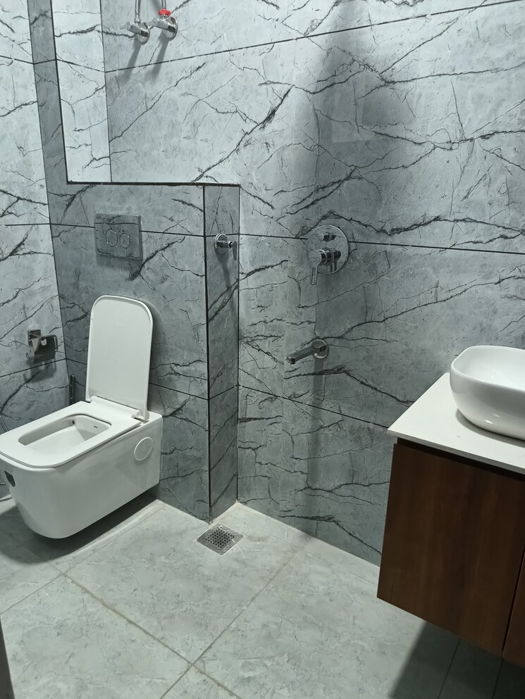 Bathroom, windsor-and-nova-society 2 Bedroom 760 Sq.Ft. Apartment In Ahinsa Khand 2 Ghaziabad 8594730